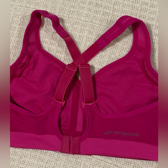 New Pink Brooks Sports Running/Exercise Bra! - Picture 5 of 9
